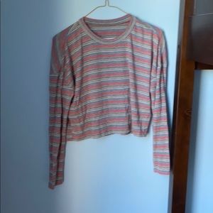 forever 21 gray and pink long sleeved crop top